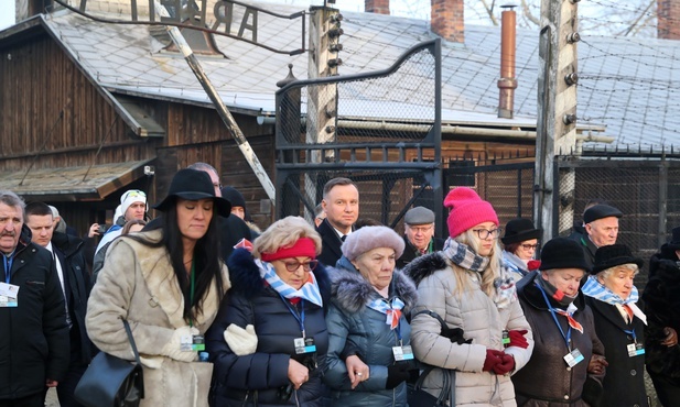 "Pryczę, na której zmarła, traktuję jak nagrobek"
