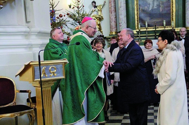 ▲	Prezes stowarzyszenia podziękował arcybiskupowi za udział w uroczystości. 