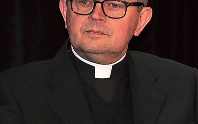 Kapłan pracował z polskim papieżem od 1996 roku.