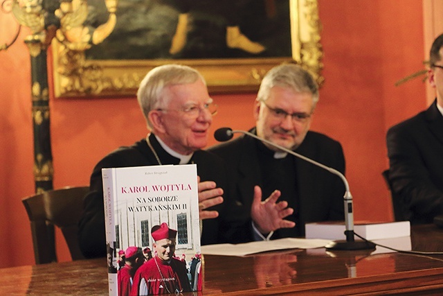 – Arcybiskup był jednym z najaktywniejszych spośród polskich uczestników soboru – mówił w trakcie prezentacji publikacji metropolita krakowski. Obok ks. prof. Skrzypczak, autor książki.