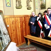 Tegorocznym obchodom w Pisarzowej towarzyszyły szaty, w które ubrany był o. Józef w dniu swojej śmierci. 