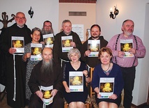 ▲	Redakcja „Na Szlaku” z urodzinowym numerem.