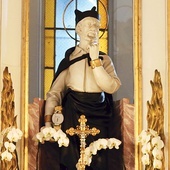 Figura świętego w jego sanktuarium na Kaplicówce.