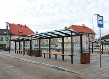 W ramach inwestycji powstały dwa perony autobusowe.