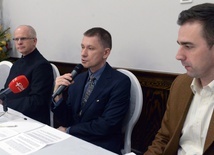 Uczestnicy debaty (od lewej): ks. Jarosław Wojtkun, Grzegorz Nyc i Jakub Mitek.