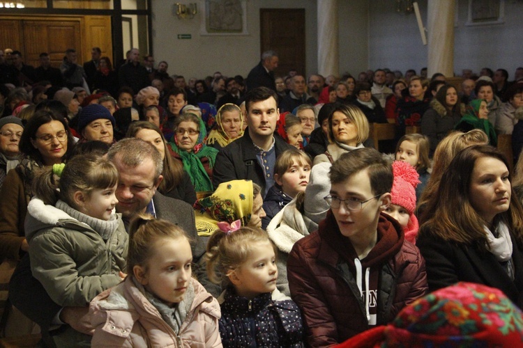 Licznie zgromadzeni wierni potraktowali koncert jako formę modlitwy. 