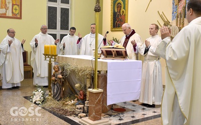 Eucharystię koncelebrowali z biskupami moderatorzy i wykładowcy WSD.