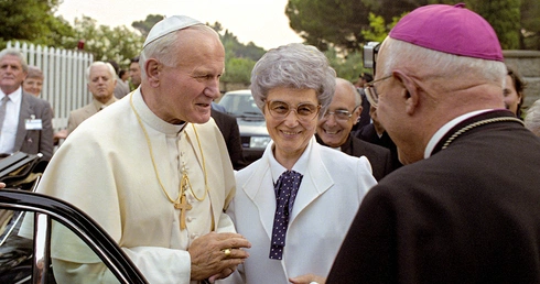 Jan Paweł II z wizytą w Międzynarodowym Centrum Ruchu Focolari  w Rocca di Papa,  19 sierpnia 1984 r.