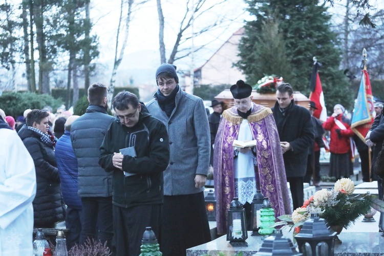 Ostatnie pożegnanie śp. Stefana Jakubowskiego, budowniczego kaplicy na Groniu Jana Pawła II