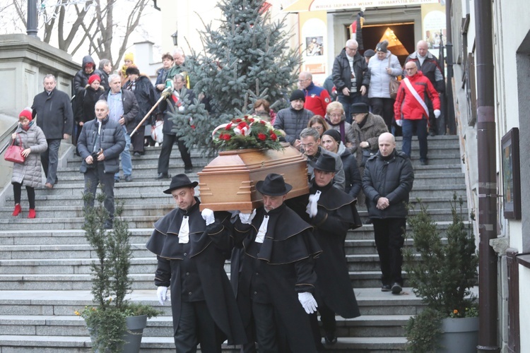 Ostatnie pożegnanie śp. Stefana Jakubowskiego, budowniczego kaplicy na Groniu Jana Pawła II