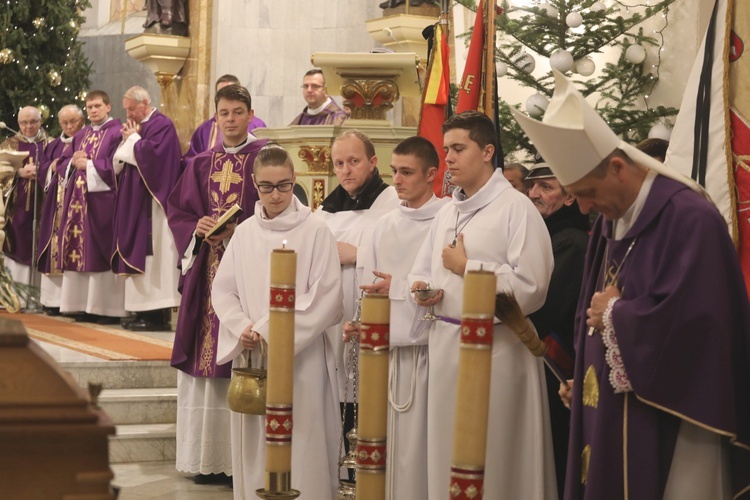 Ostatnie pożegnanie śp. Stefana Jakubowskiego, budowniczego kaplicy na Groniu Jana Pawła II