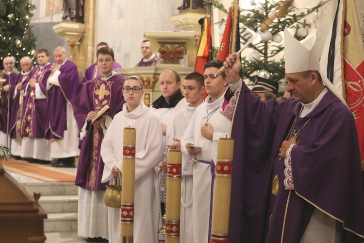 Ostatnie pożegnanie śp. Stefana Jakubowskiego, budowniczego kaplicy na Groniu Jana Pawła II