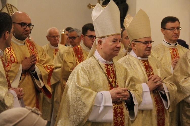 Tarnów. Nowi kanonicy w rocznicę poświęcenia katedry