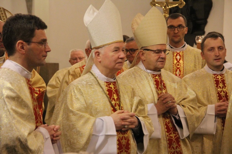 Tarnów. Nowi kanonicy w rocznicę poświęcenia katedry