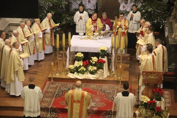 Tarnów. Nowi kanonicy w rocznicę poświęcenia katedry