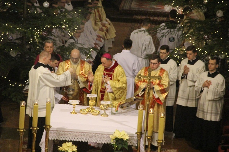 Tarnów. Nowi kanonicy w rocznicę poświęcenia katedry