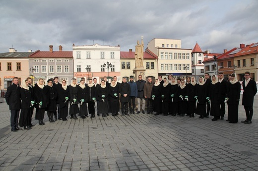 5. Polonez maturzystów z "Kopernika" na rynku w Żywcu - 2020