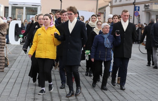 5. Polonez maturzystów z "Kopernika" na rynku w Żywcu - 2020