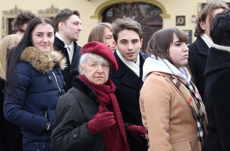 5. Polonez maturzystów z "Kopernika" na rynku w Żywcu - 2020