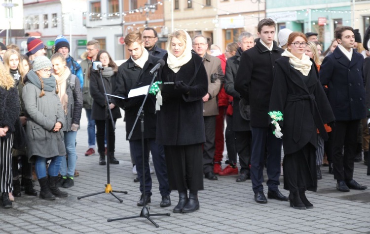 5. Polonez maturzystów z "Kopernika" na rynku w Żywcu - 2020