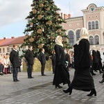 5. Polonez maturzystów z "Kopernika" na rynku w Żywcu - 2020