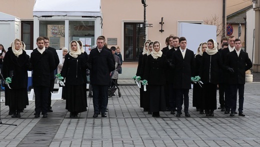 5. Polonez maturzystów z "Kopernika" na rynku w Żywcu - 2020