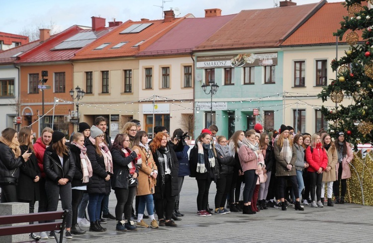 5. Polonez maturzystów z "Kopernika" na rynku w Żywcu - 2020