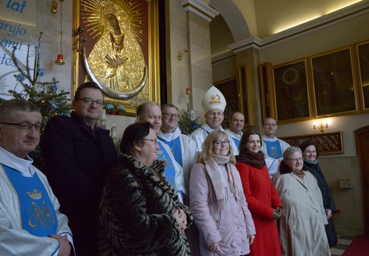 Z uczestnikami spotkał się bp Piotr Turzyński i przewodniczył Mszy św. w skarżyskiej Ostrej Bramie.