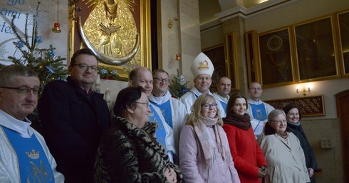 Z uczestnikami spotkał się bp Piotr Turzyński i przewodniczył Mszy św. w skarżyskiej Ostrej Bramie.