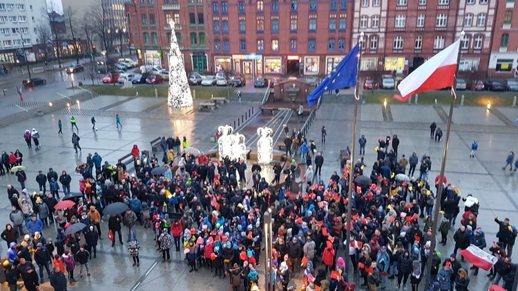 Ruda Śląska. Protest pod hasłem "Żółta kartka dla Rady Miasta"