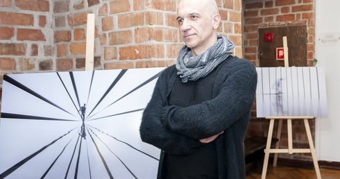Aktorzy Teatru Przestworzy. Wystawa w Świdwinie 