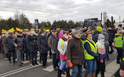 Imielin. Protest przeciwko eksploatacji prowadzonej przez PGG i kontrmanifestacja w obronie miejsc pracy 