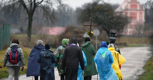 Nie boją się wilków. Pielgrzymka piesza z Człopy do Skrzatusza