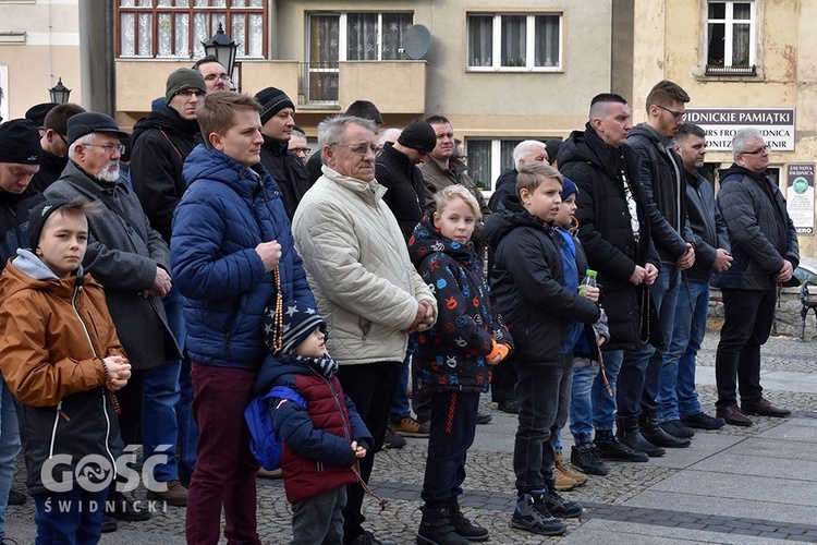 Lutowy męski różaniec