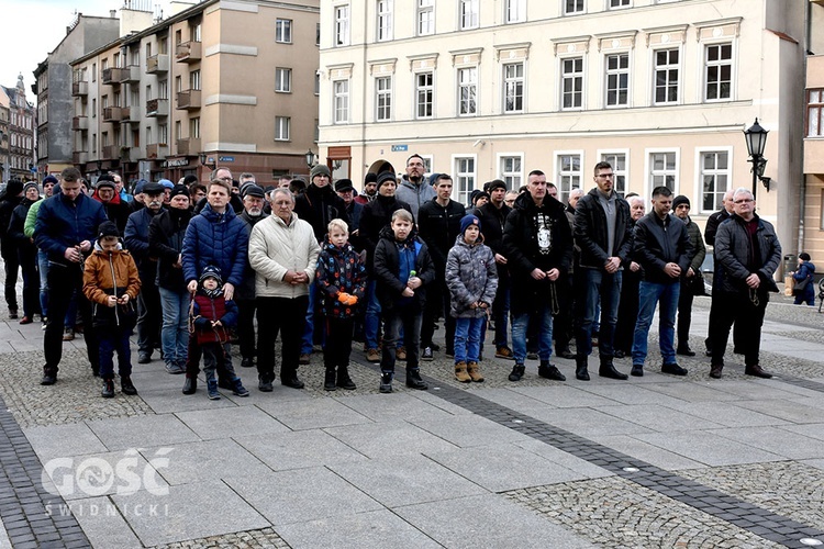 Lutowy męski różaniec