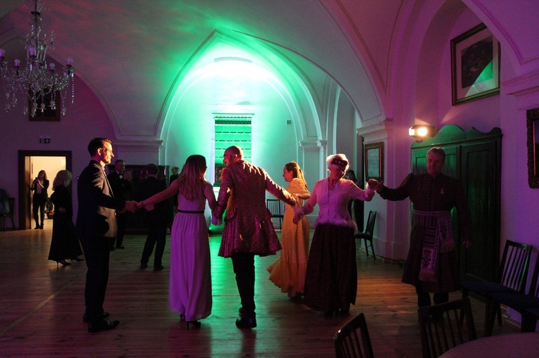 II Charytatywny Bal Karnawałowy u św. Jadwigi w Trzebnicy