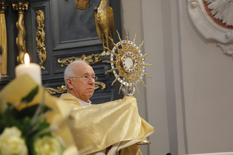 Na zakończenie Eucharystii wszyscy zgromadzeni prosili Boga o nowe i święte powołania do kapłaństwa i życia konsekrowanego.