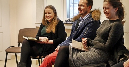 Można oglądać seriale na Netflixie, a można... wyjechać na Ukrainę