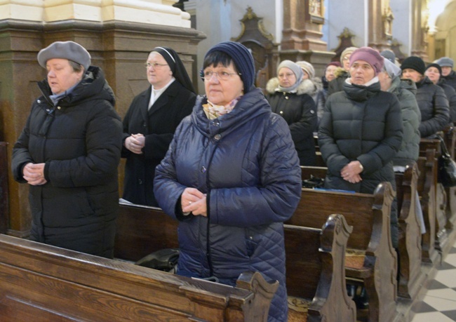 Pielgrzymka osób konsekrowanych do Studzianny