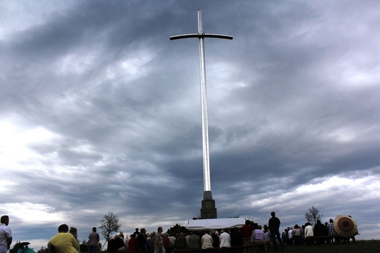 Profanacja kapliczki w Kozach i krzyża na Trzech Lipkach