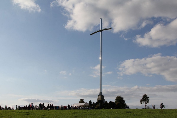 Profanacja kapliczki w Kozach i krzyża na Trzech Lipkach