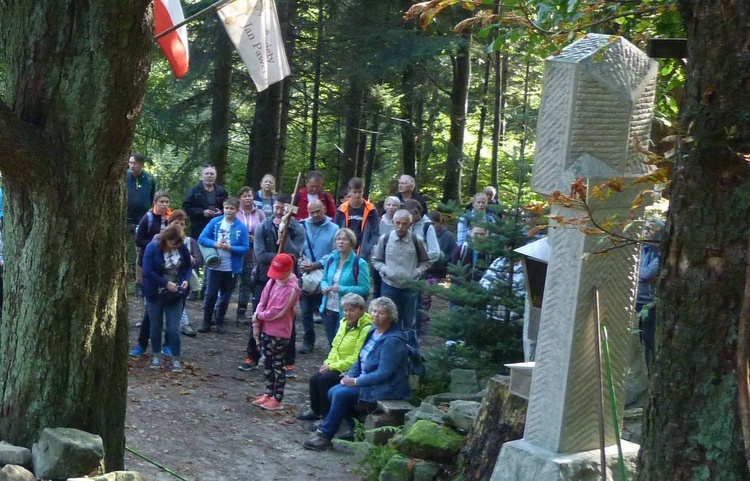 Profanacja kapliczki w Kozach i krzyża na Trzech Lipkach