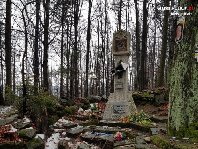 Profanacja kapliczki w Kozach i krzyża na Trzech Lipkach