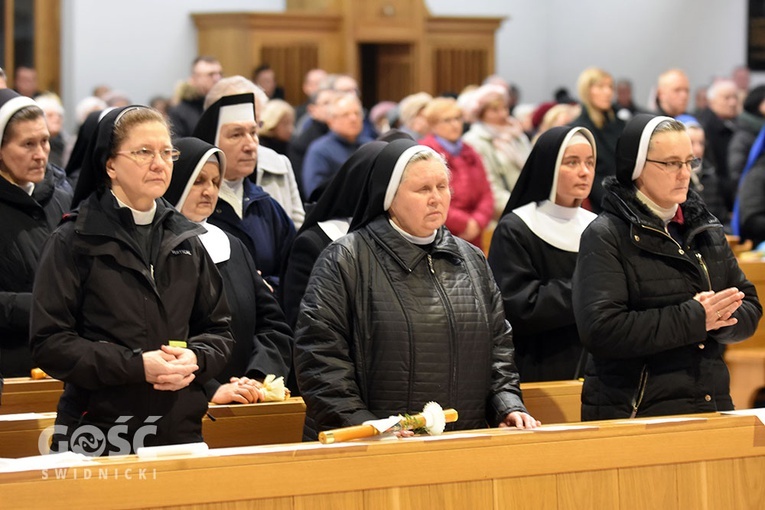 Reprezentanci i reprezentantki zgromadzeń działających w diecezji wzięli udział we Mszy św. z biskupem. 