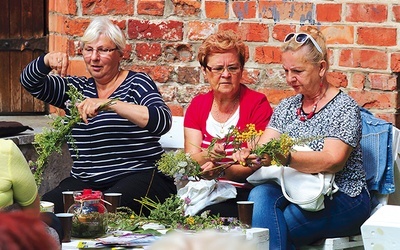 ▲	Osoby 60+ chętnie dzielą się swoim doświadczeniem, np. w kwestii dbania o zdrowie.