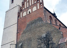 ▲	Świątynia to jeden z najstarszych dzierżoniowskich zabytków.