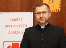 Dyrektor lubelskiej Caritas ks. Wiesław Kosicki podkreśla, że Caritas stara się pomagać wszystkim potrzebującym.