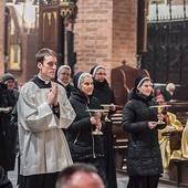 W archidiecezji warmińskiej pracuje 196 sióstr zakonnych oraz 111 ojców zakonnych i 3 braci. 