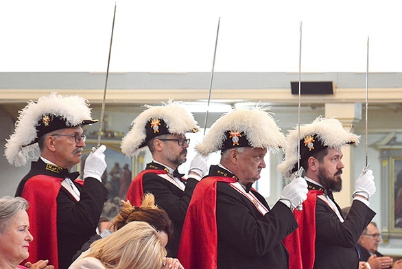 Korpus reprezentacyjny Rycerzy Kolumba podczas jednej z uroczystości w Miliczu.