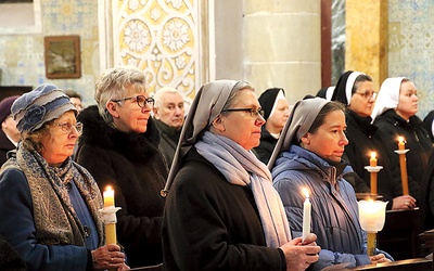 W diecezji płockiej posługuje 19 zgromadzeń zakonnych.